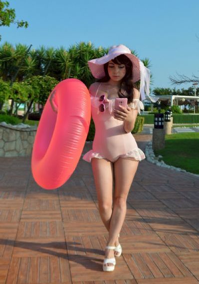 欧美男士慵懒卷发_高清韩国电影在线观看